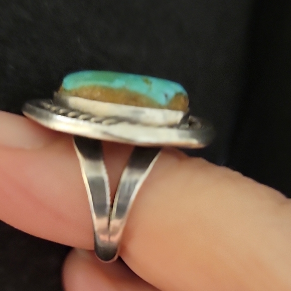 Vintage Navajo Turquoise Silver Ring - Picture 4 of 8